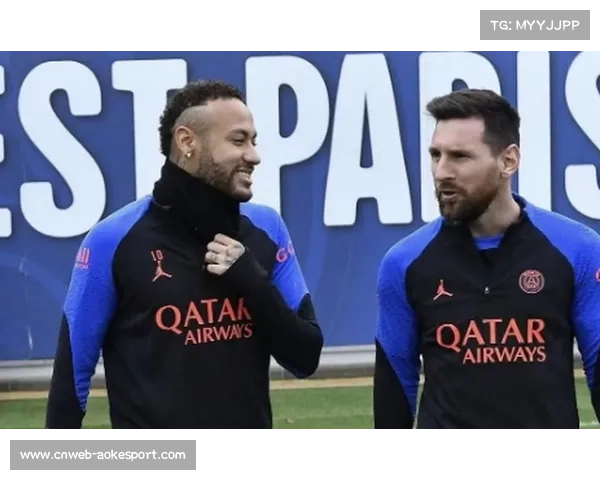 梅西现身巴黎训练基地疑似与俱乐部讨论回归事宜引发热议 梅西现身巴黎训练基地疑似与俱乐部讨论回归事宜引发热议